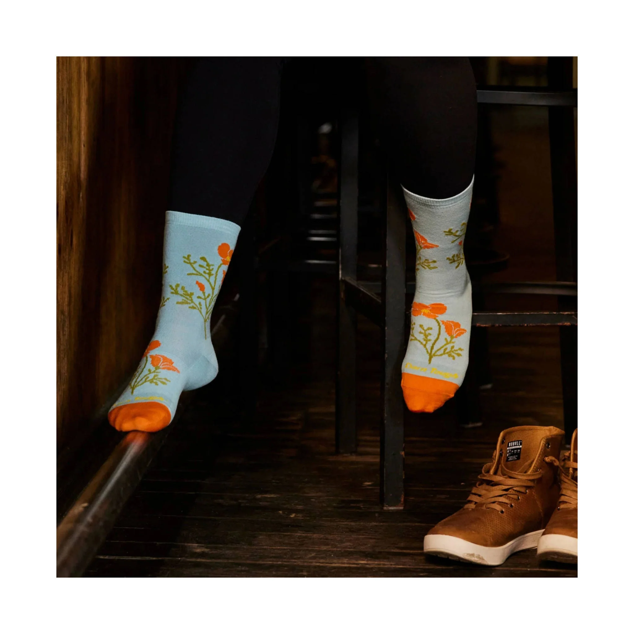 Darn Tough Vermont Women's Blossom Lightweight Lifestyle Crew - Glacier - Image 2